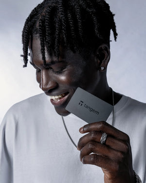 tangem-wallet-hand